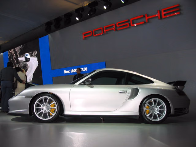 911 GT2 — photo 6