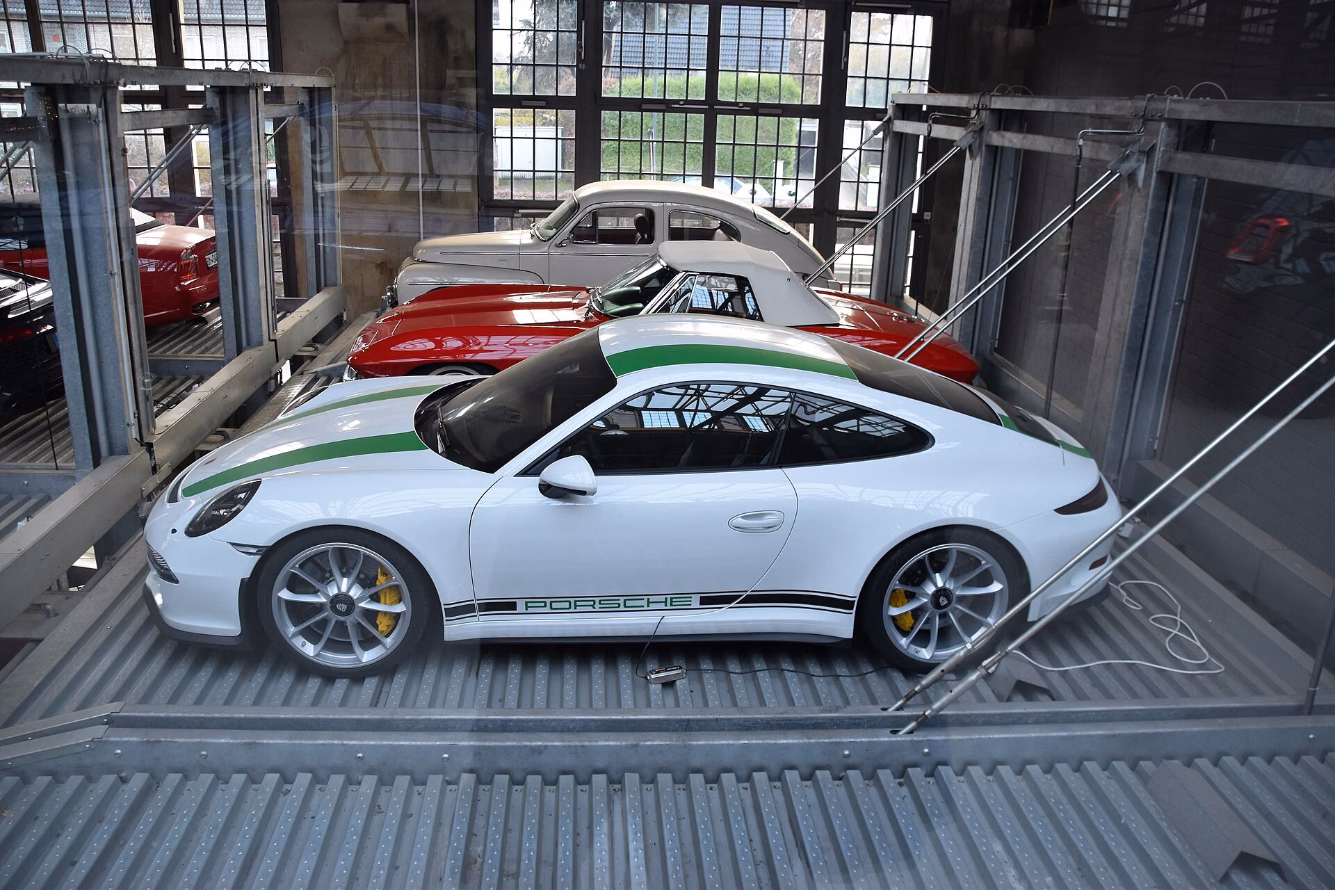 911 R